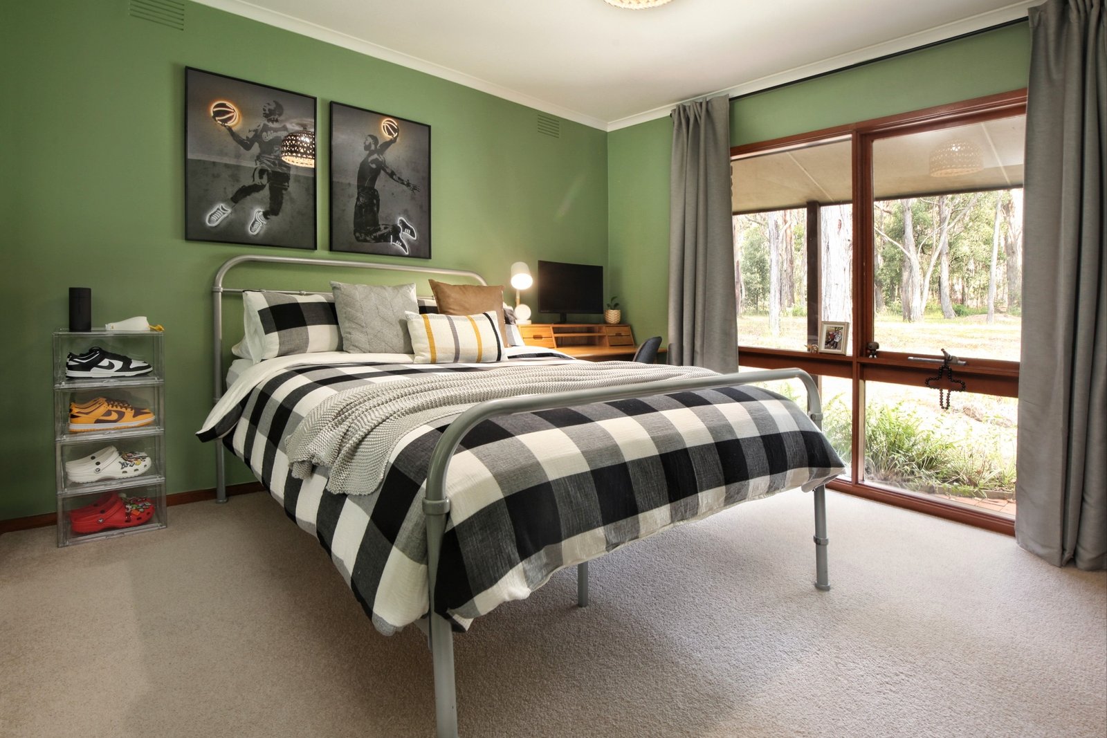 Real Estate and Property in 47 Royle Court, Woodend, VIC