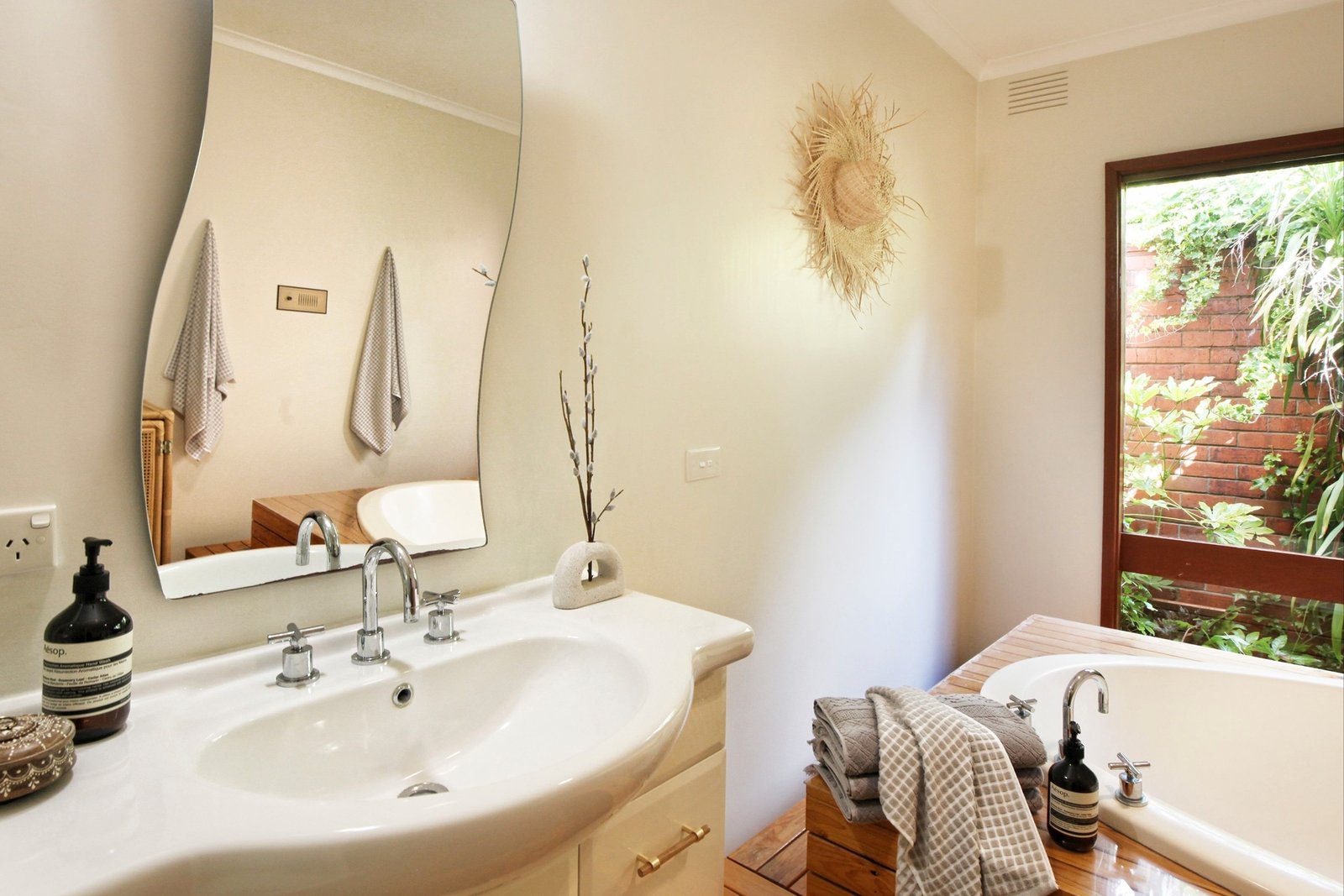 Real Estate and Property in 47 Royle Court, Woodend, VIC