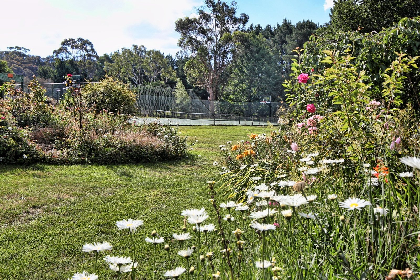 Real Estate and Property in 47 Royle Court, Woodend, VIC