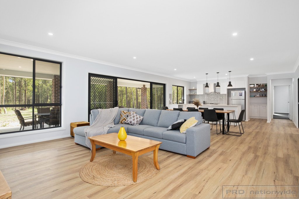 47 Timbertop Road GLEN OAK 3