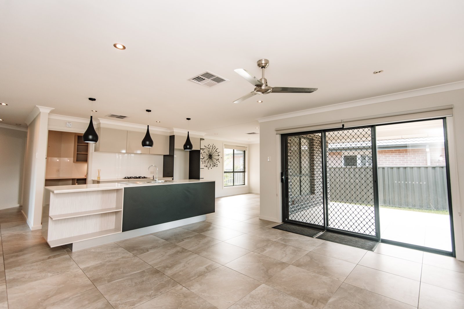 47 Warrah Drive TAMWORTH 5