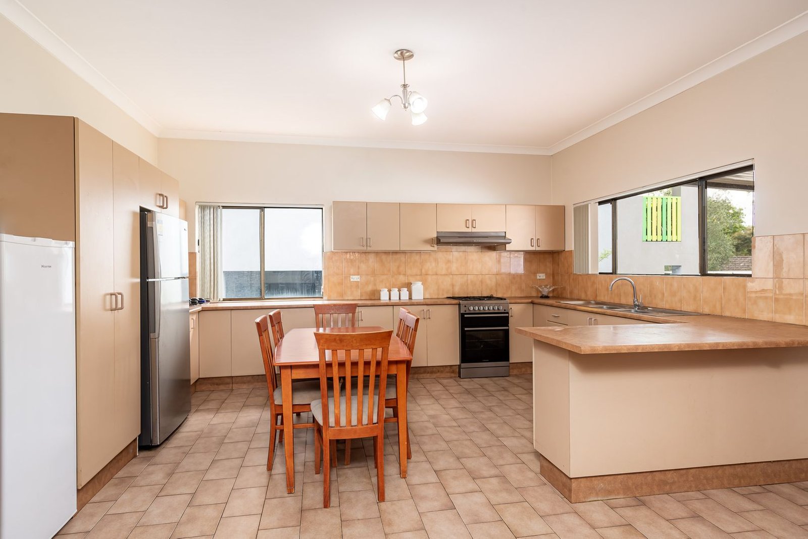 47 Waterside Crescent EARLWOOD 5