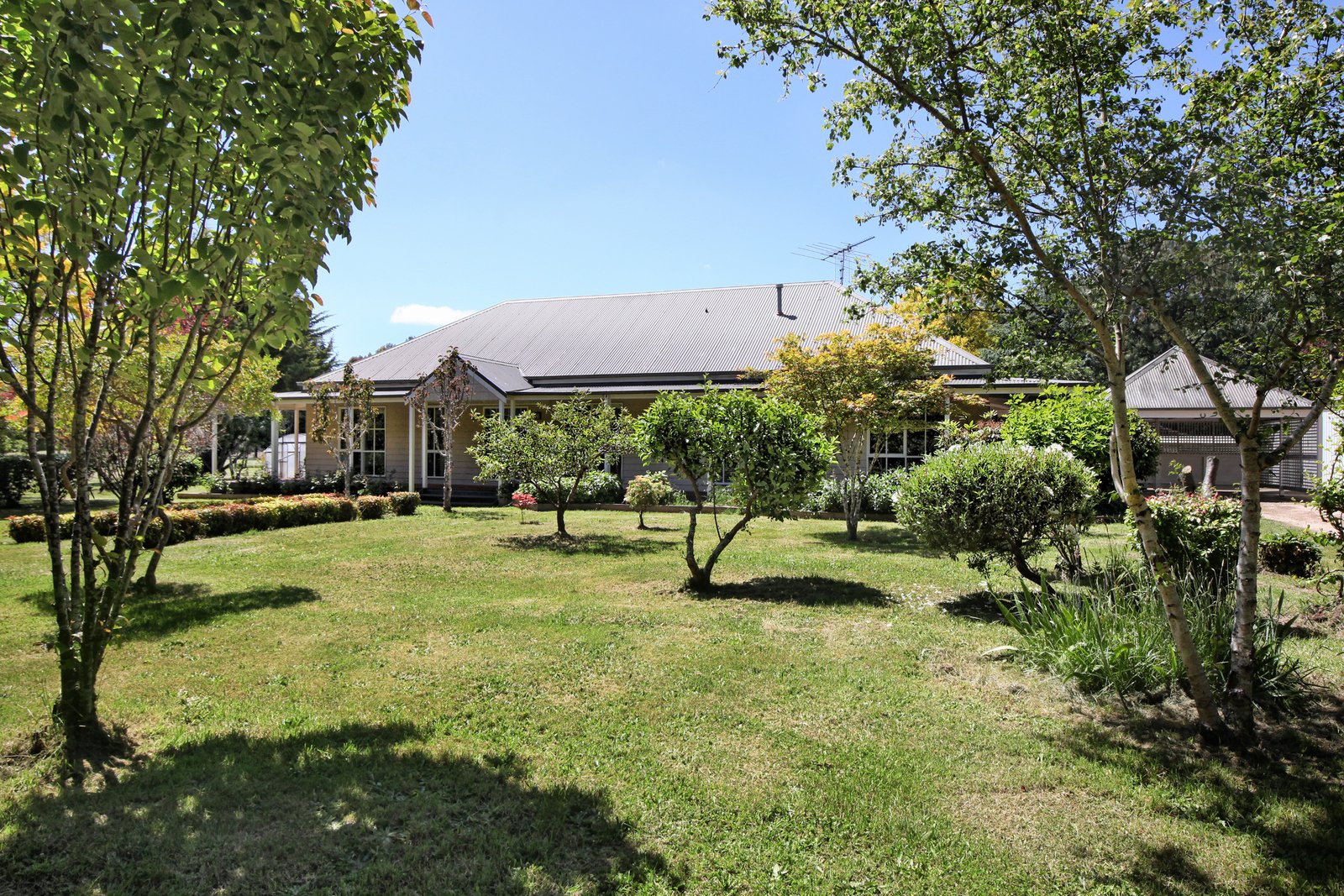 Real Estate and Property in 47 Whitelodge Road, Woodend, VIC