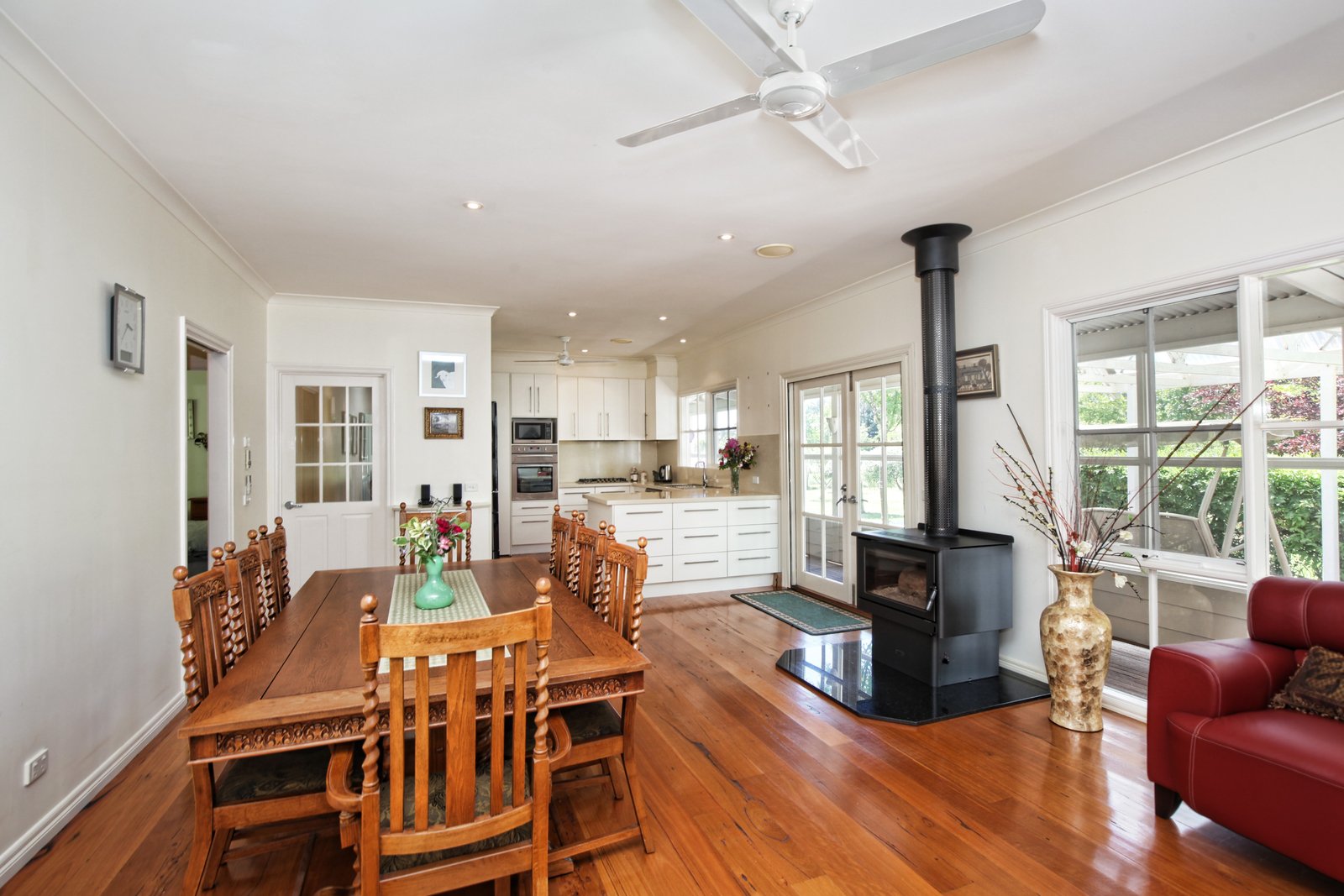 Real Estate and Property in 47 Whitelodge Road, Woodend, VIC