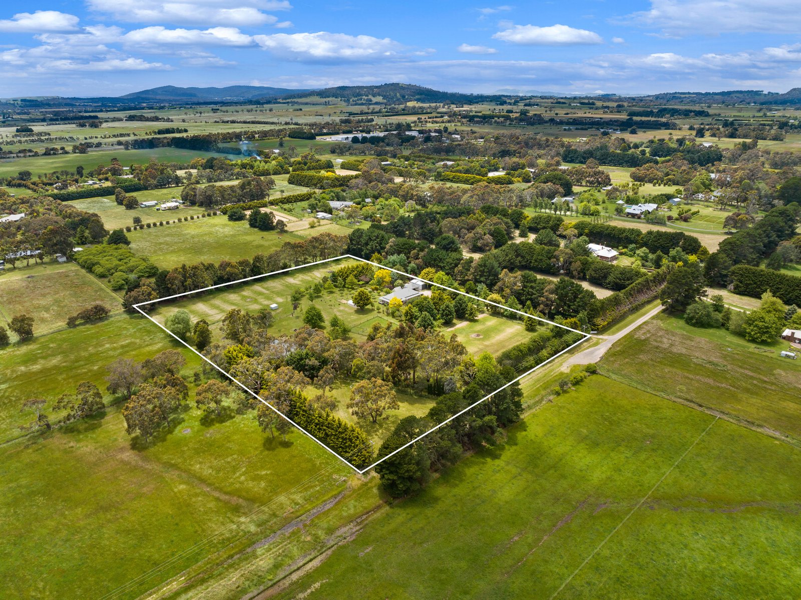 Real Estate and Property in 47 Whitelodge Road, Woodend, VIC