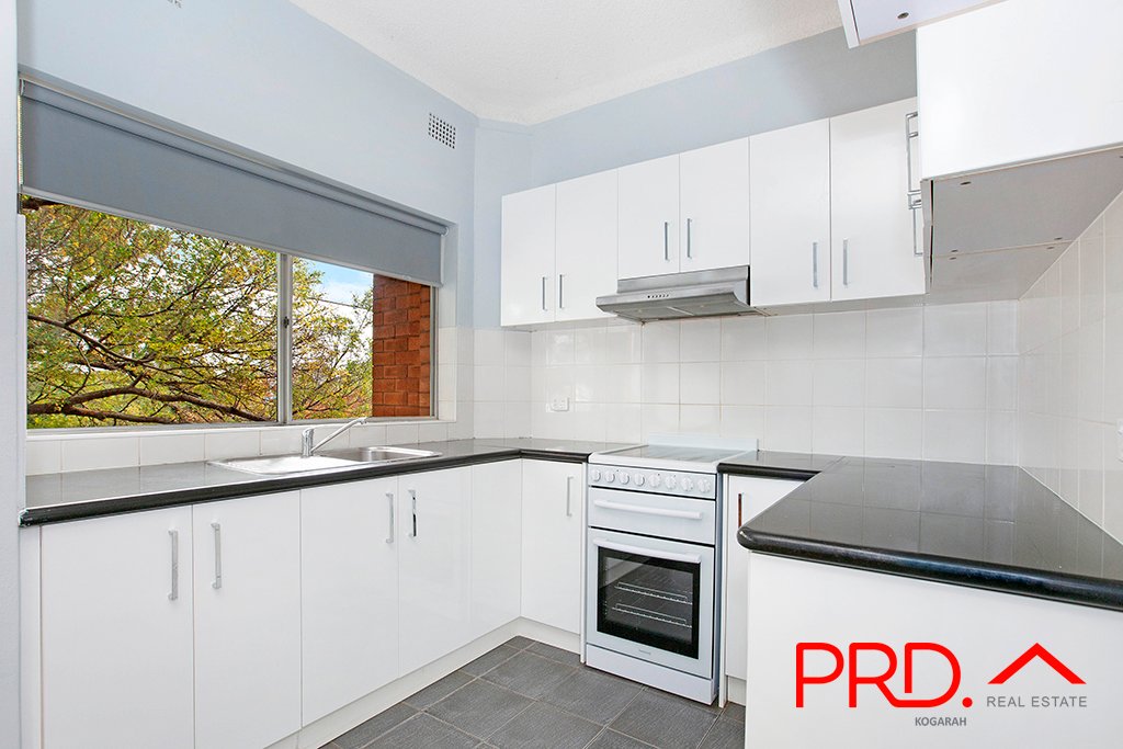 4/70-76 Carlton Parade CARLTON 3