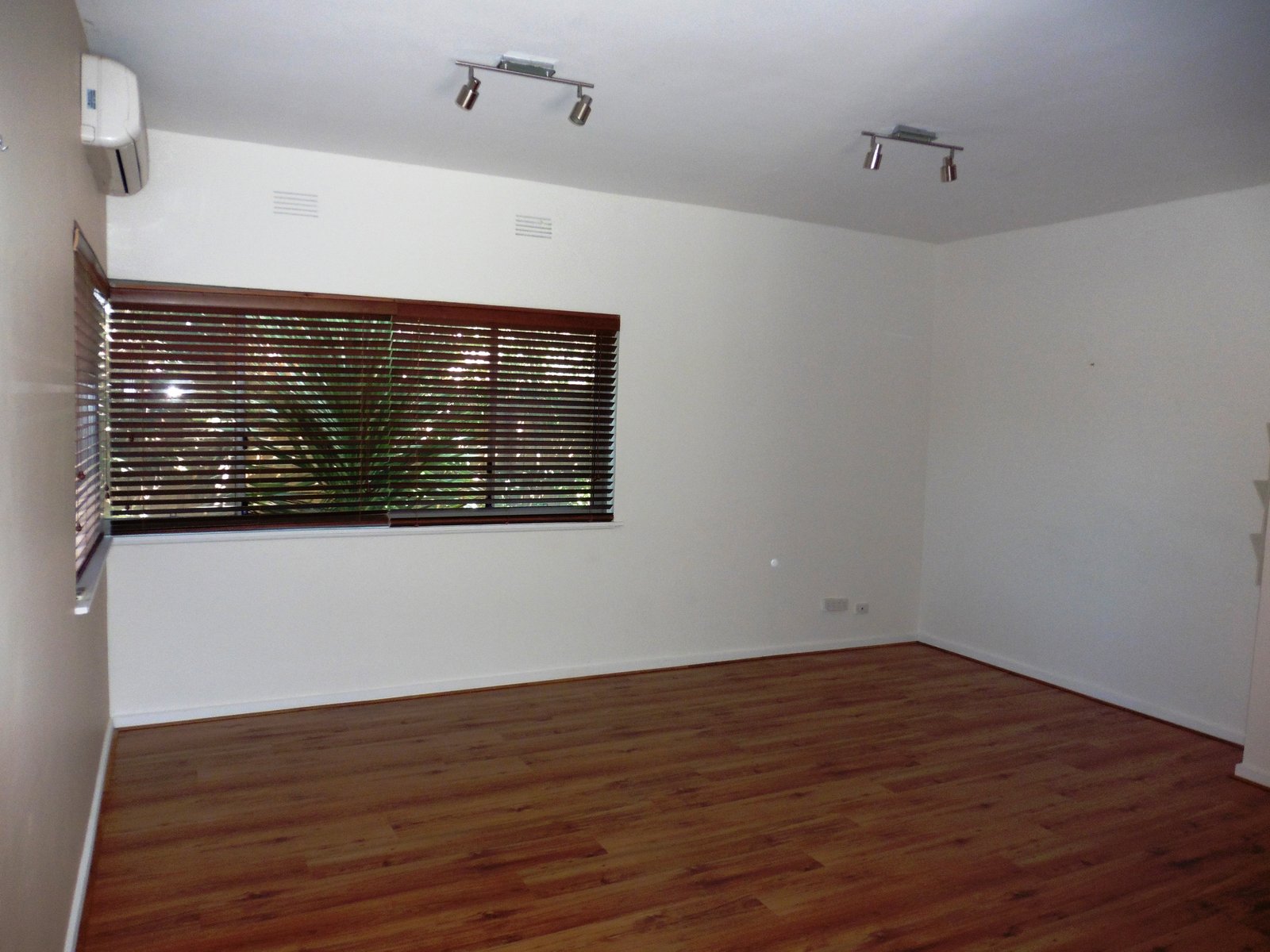 Gallery: 4/70 Beach Road