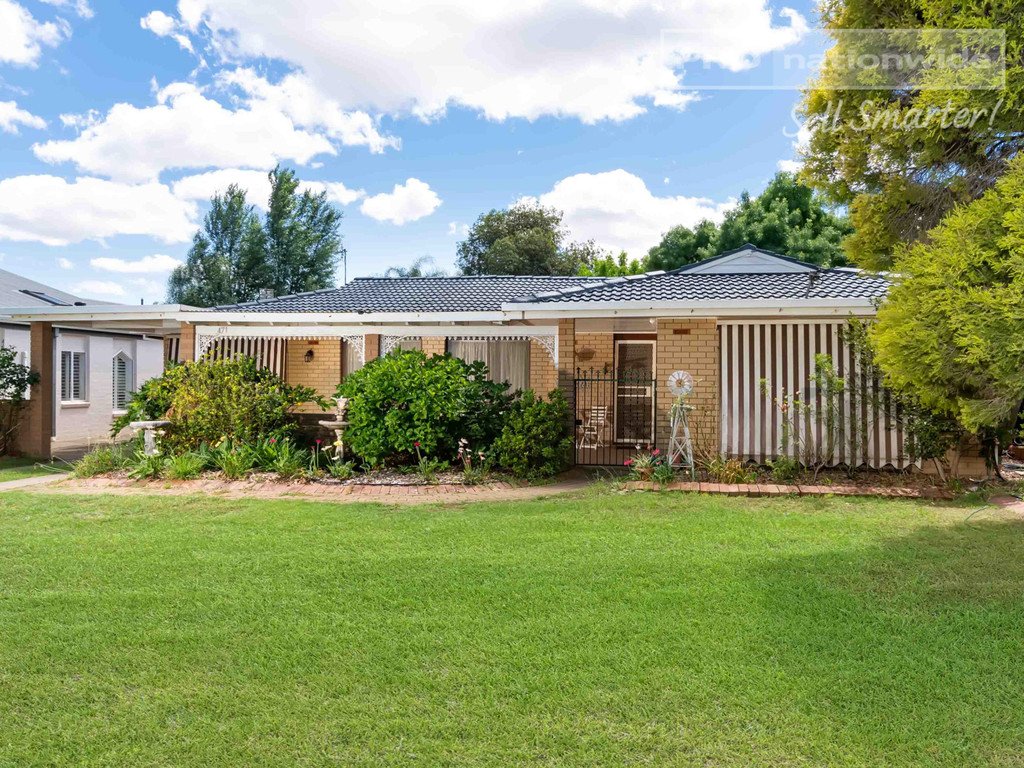 471 Lake Albert Road LAKE ALBERT 1