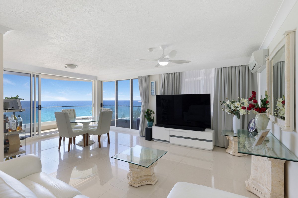47/114 The Esplanade BURLEIGH HEADS 4