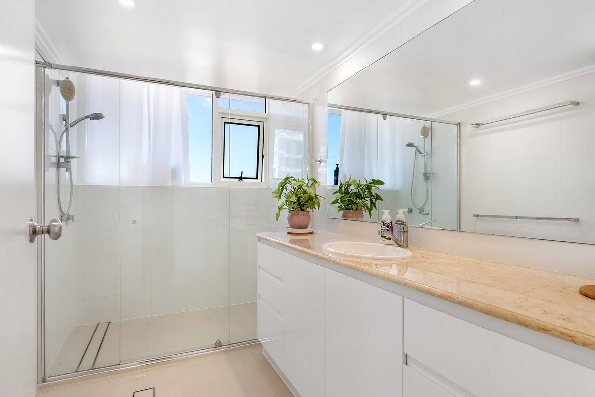 47/114 The Esplanade BURLEIGH HEADS 16