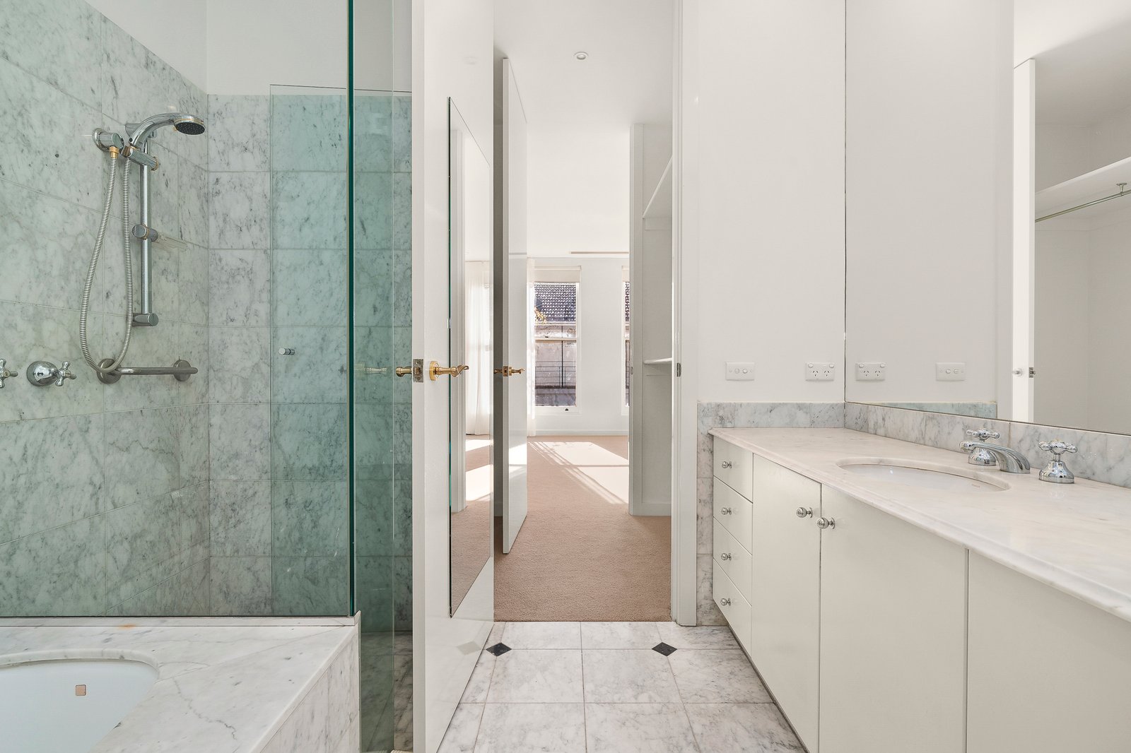 Real Estate and Property in 4/72 Mathoura Road, Toorak, VIC