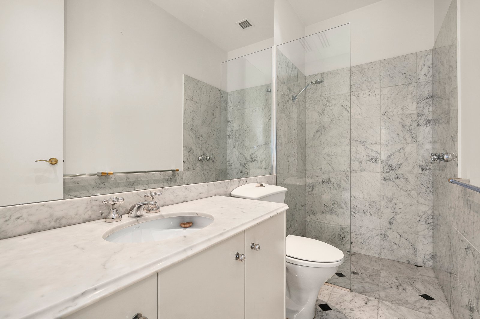 Real Estate and Property in 4/72 Mathoura Road, Toorak, VIC