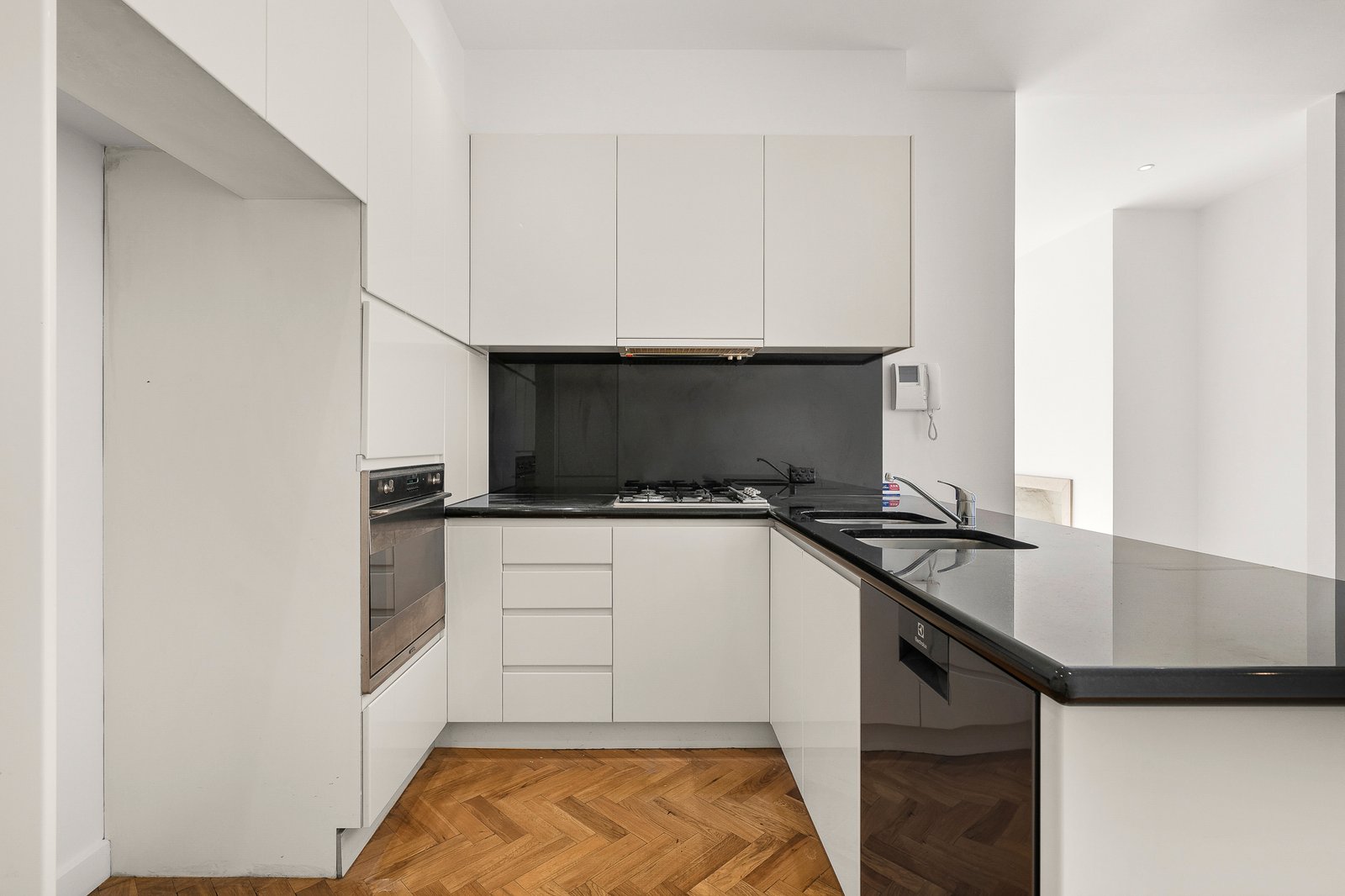 Real Estate and Property in 4/72 Mathoura Road, Toorak, VIC