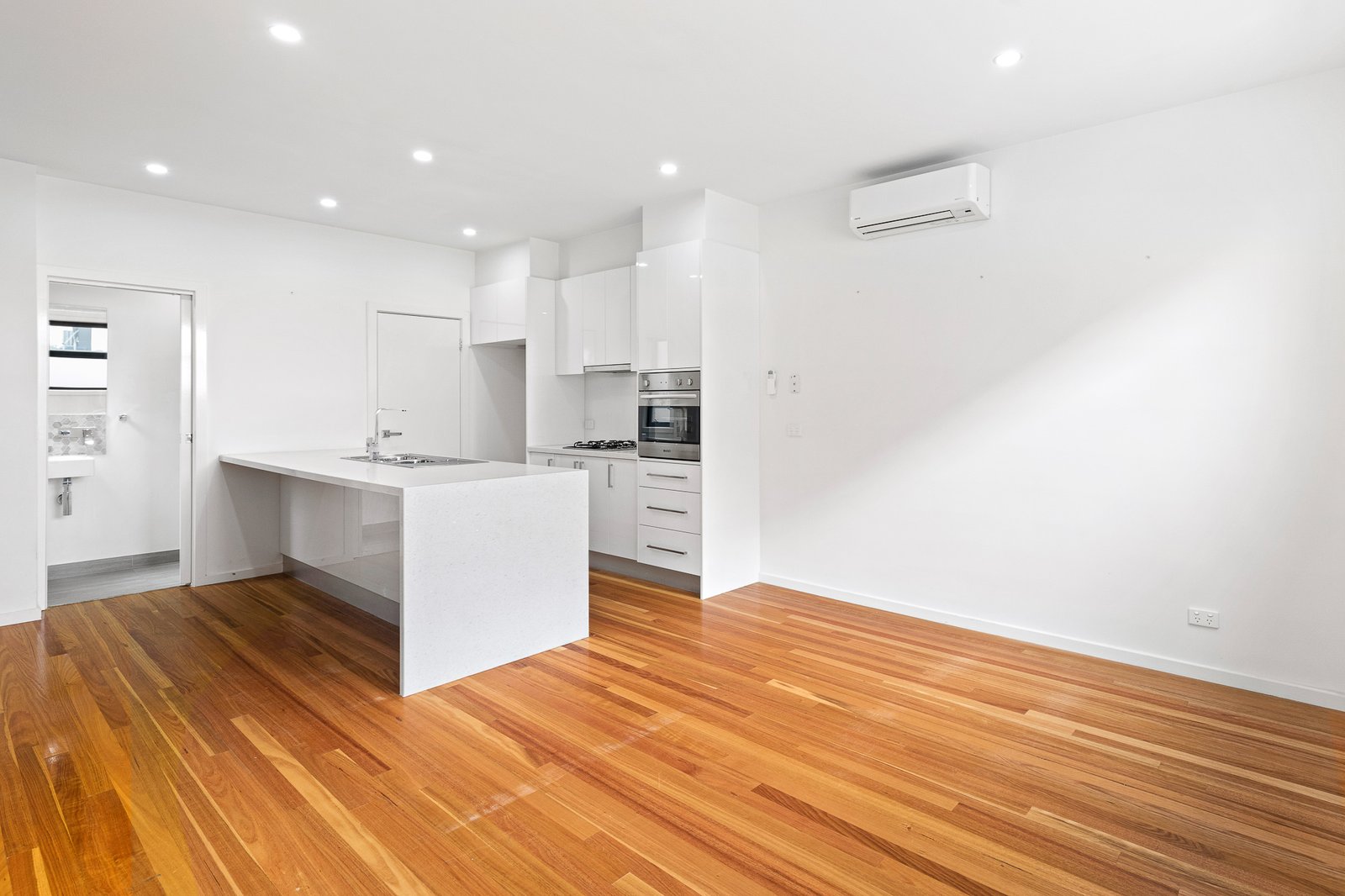 Gallery: 4/74 Nott Street