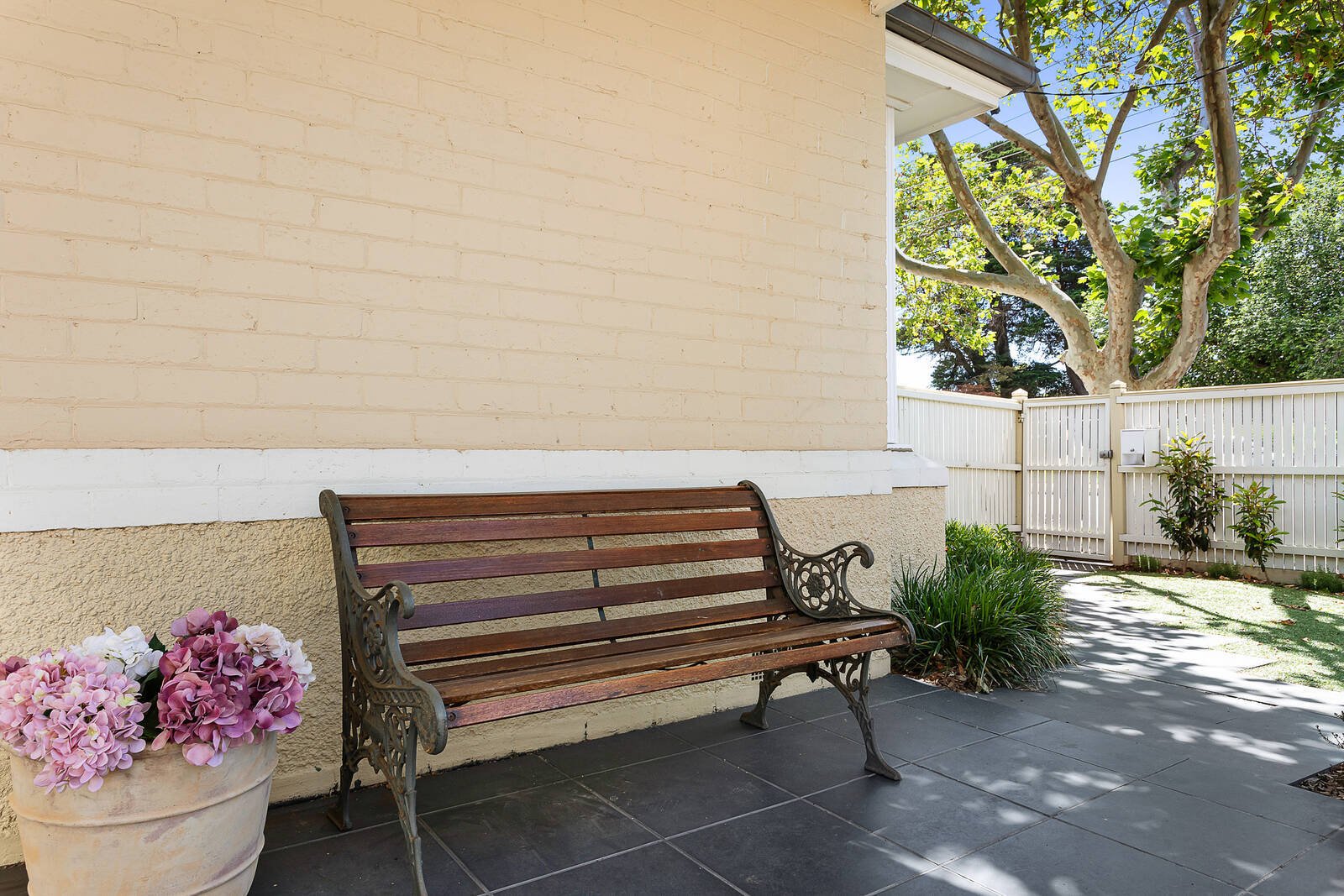 Real Estate and Property in 477 St Kilda Street, Elwood, VIC