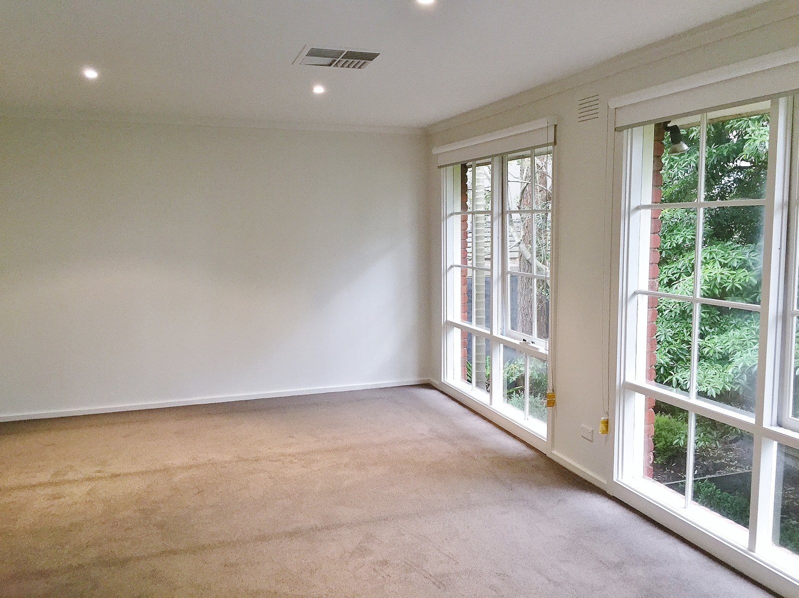 Gallery: 477a Beach Road