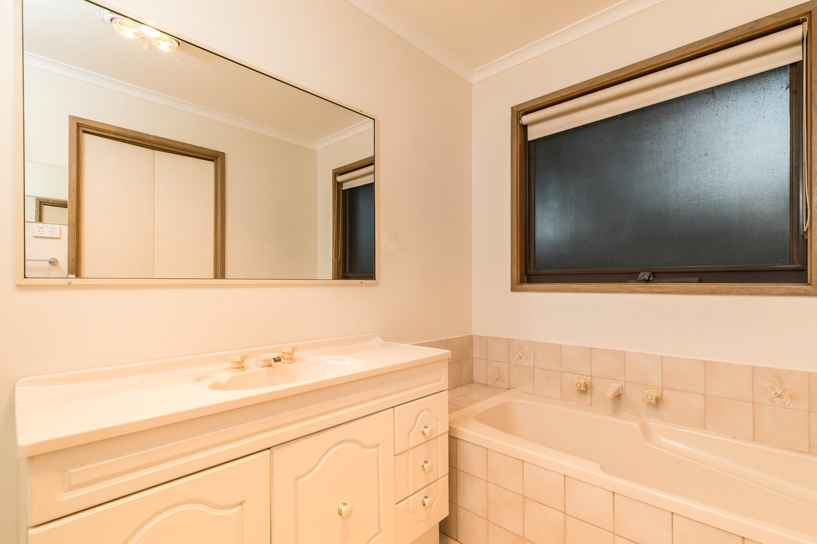 Gallery: 48 Airlie Grove