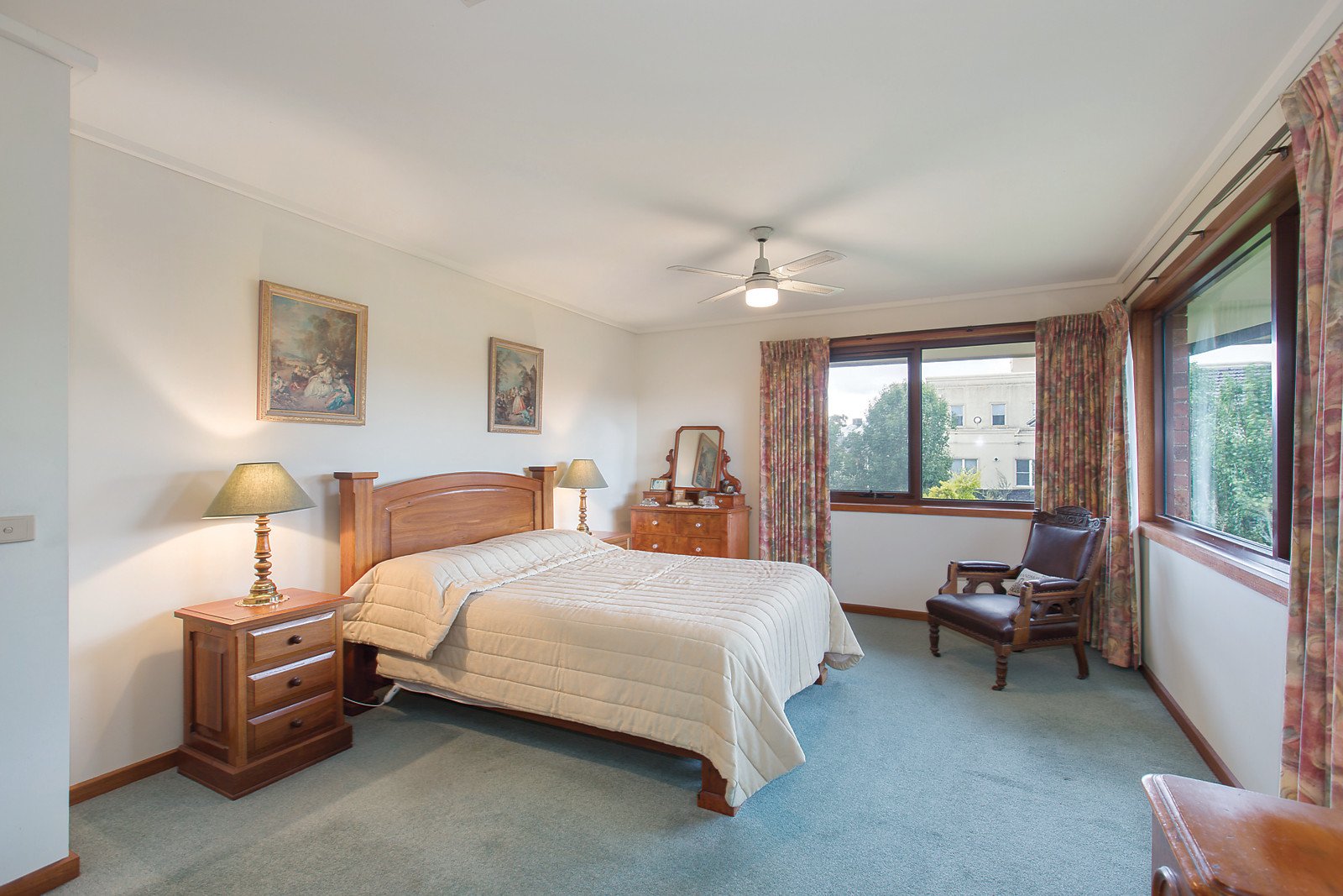 48 Beach Road, Hampton, VIC