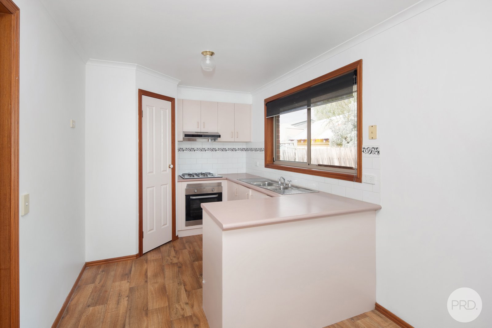 4/8 Bradshaw Street GOLDEN POINT 2