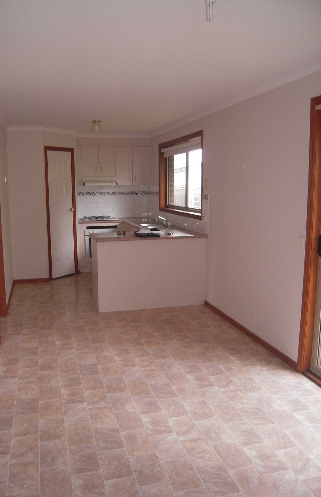 4/8 Bradshaw Street GOLDEN POINT 2