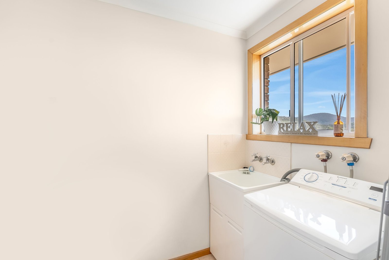 4/8 Broadby Drive LENAH VALLEY 7