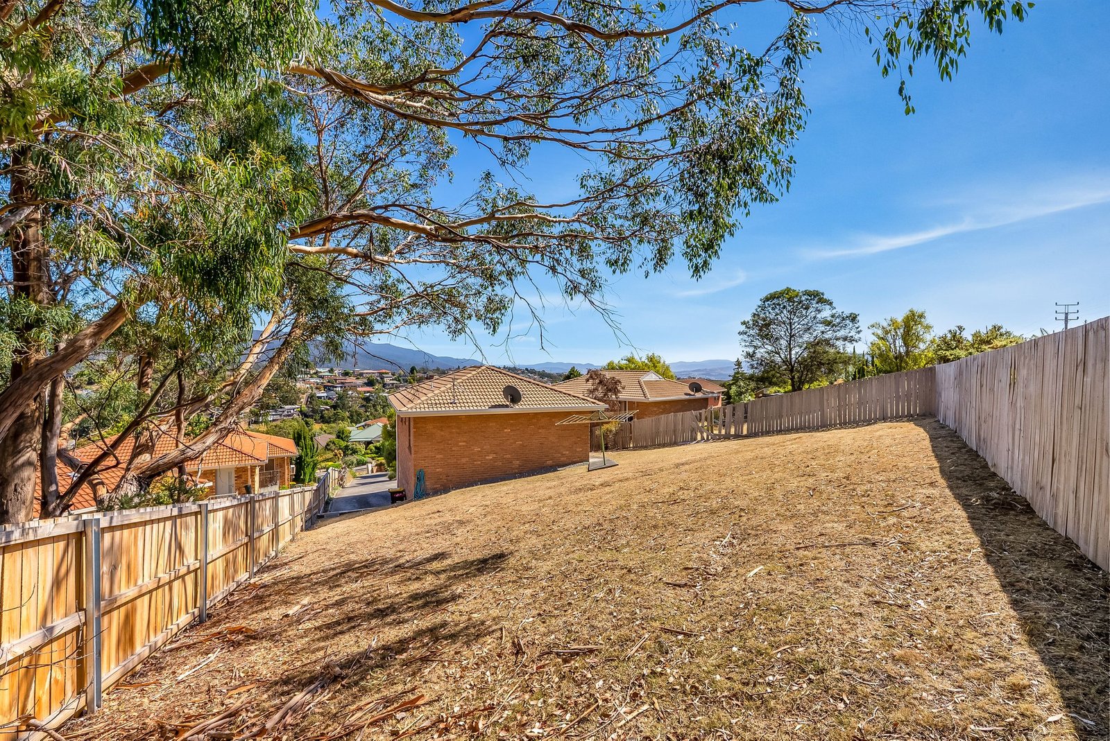 4/8 Broadby Drive LENAH VALLEY 8