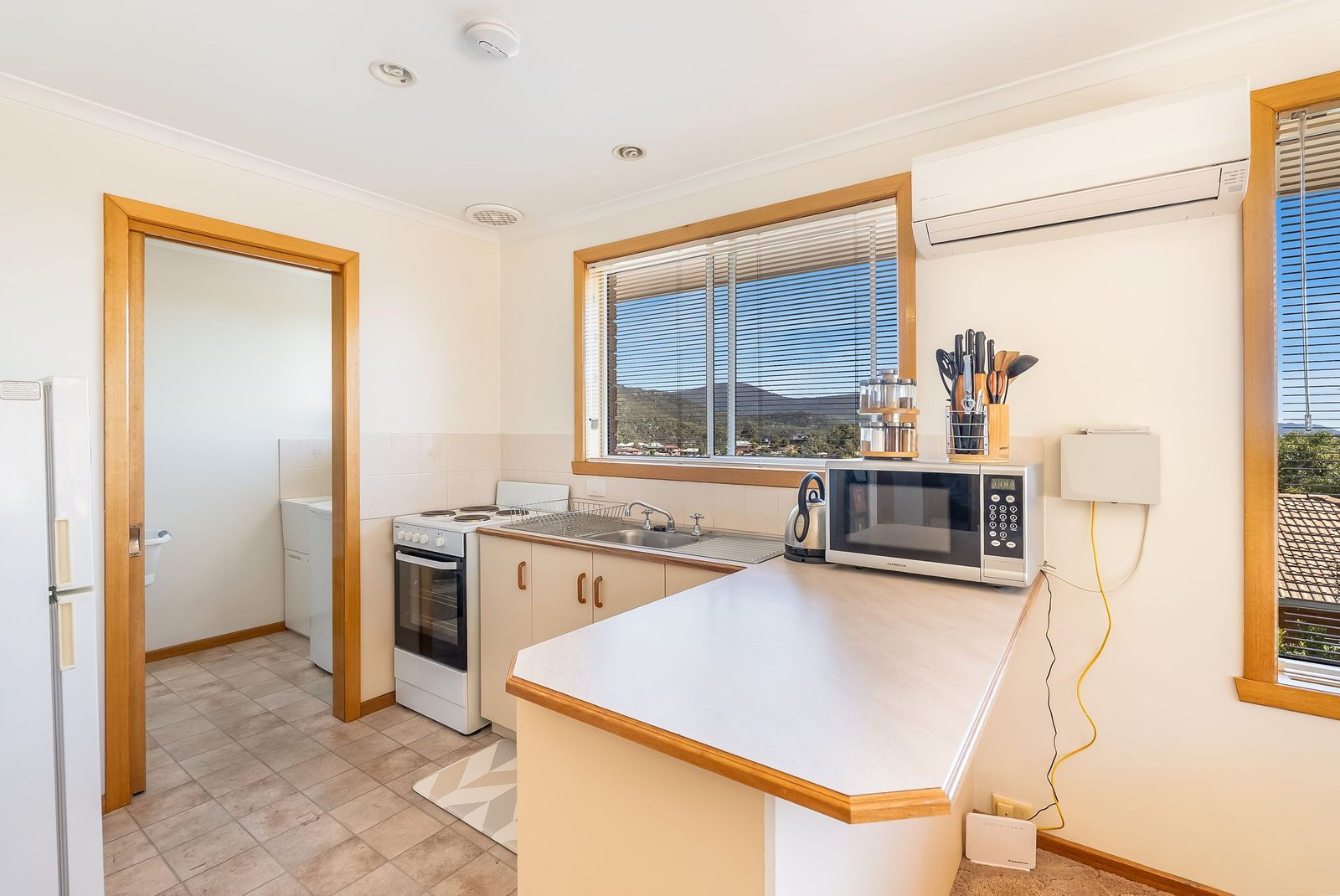 4/8 Broadby Drive LENAH VALLEY 3