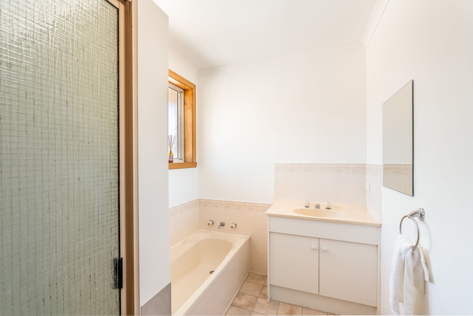 4/8 Broadby Drive LENAH VALLEY 6