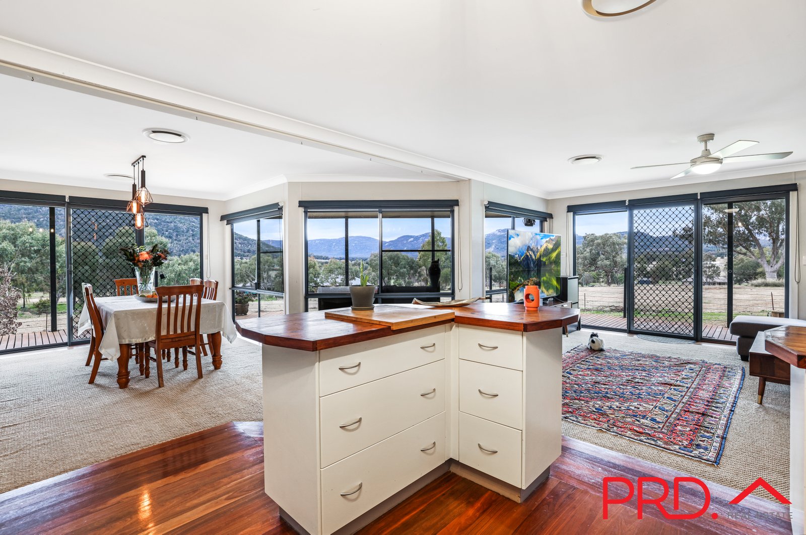 48 Catherine Way TAMWORTH 11