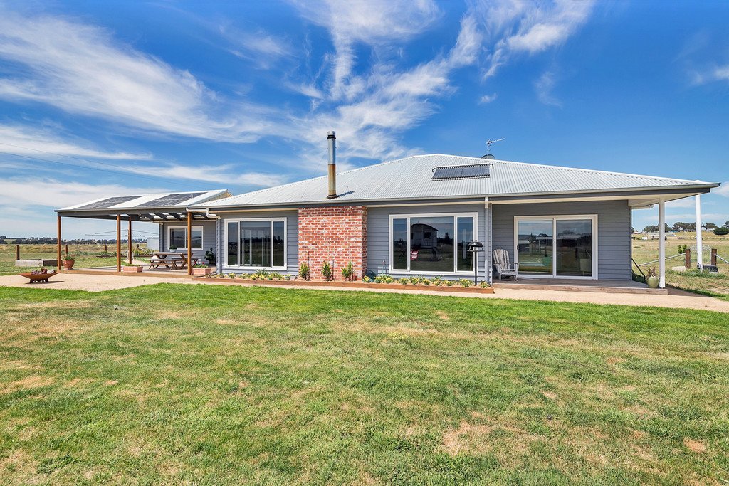 48 Church Road TRAWALLA 1