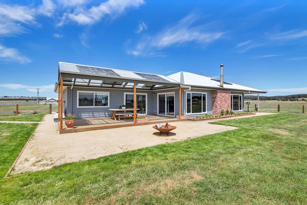 48 Church Road TRAWALLA 9