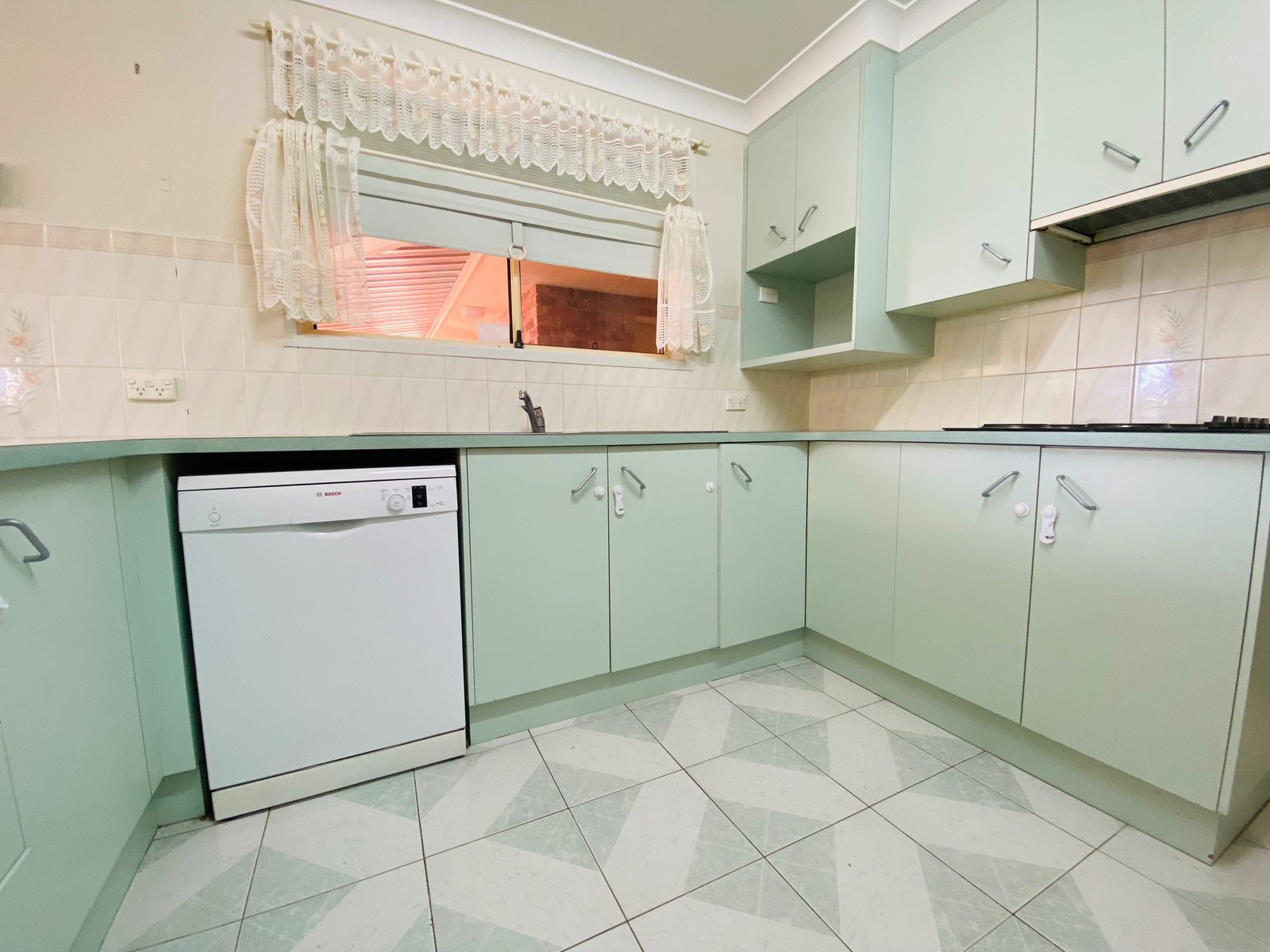 48 Dibar Drive TAMWORTH 4