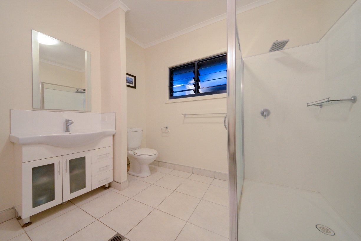 48 Eshelby Drive CANNONVALE 13