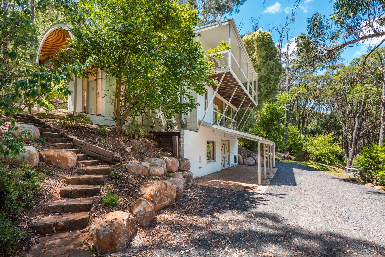 Real Estate and Property in 48 Glen Echo Court, Mount Macedon, VIC