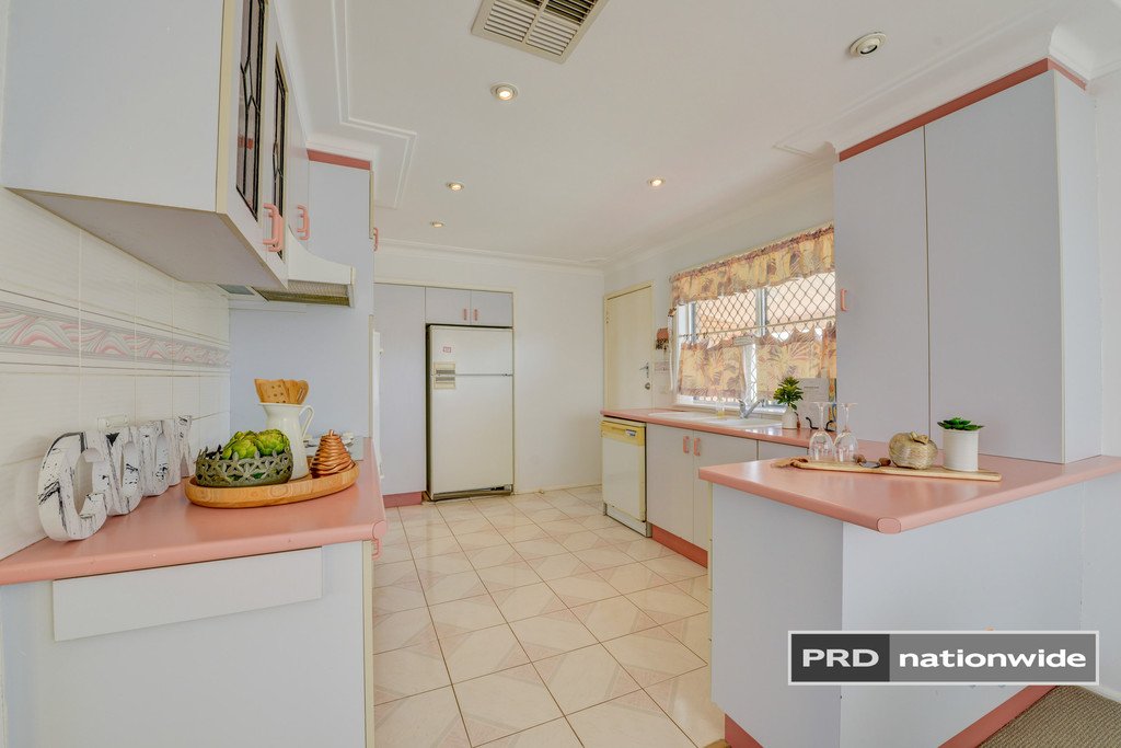 48 Holland Street TAMWORTH 8