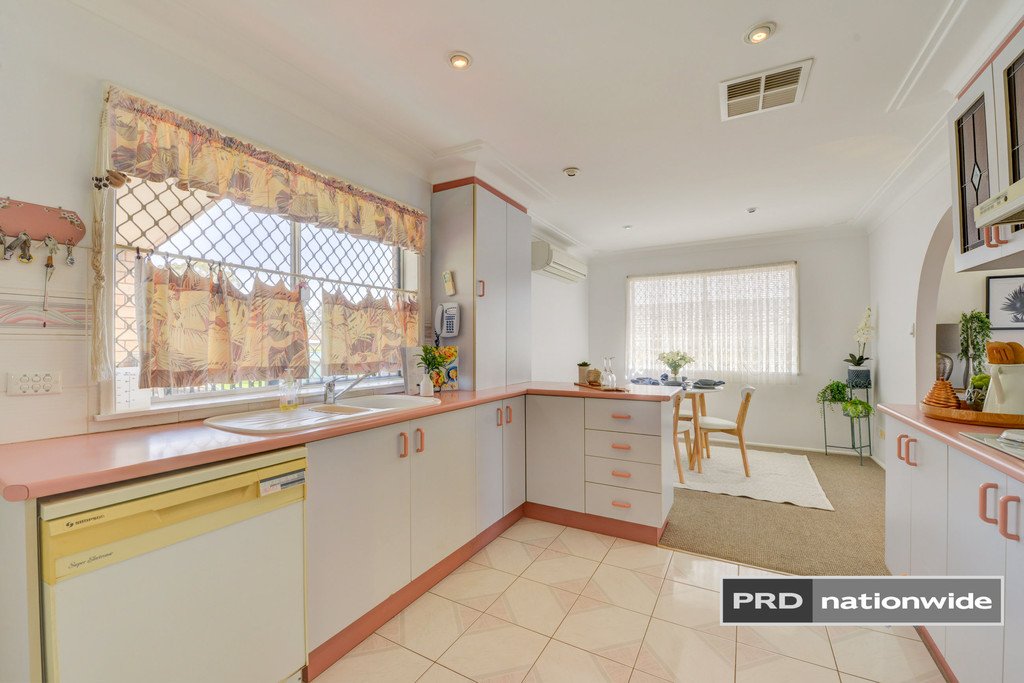 48 Holland Street TAMWORTH 9