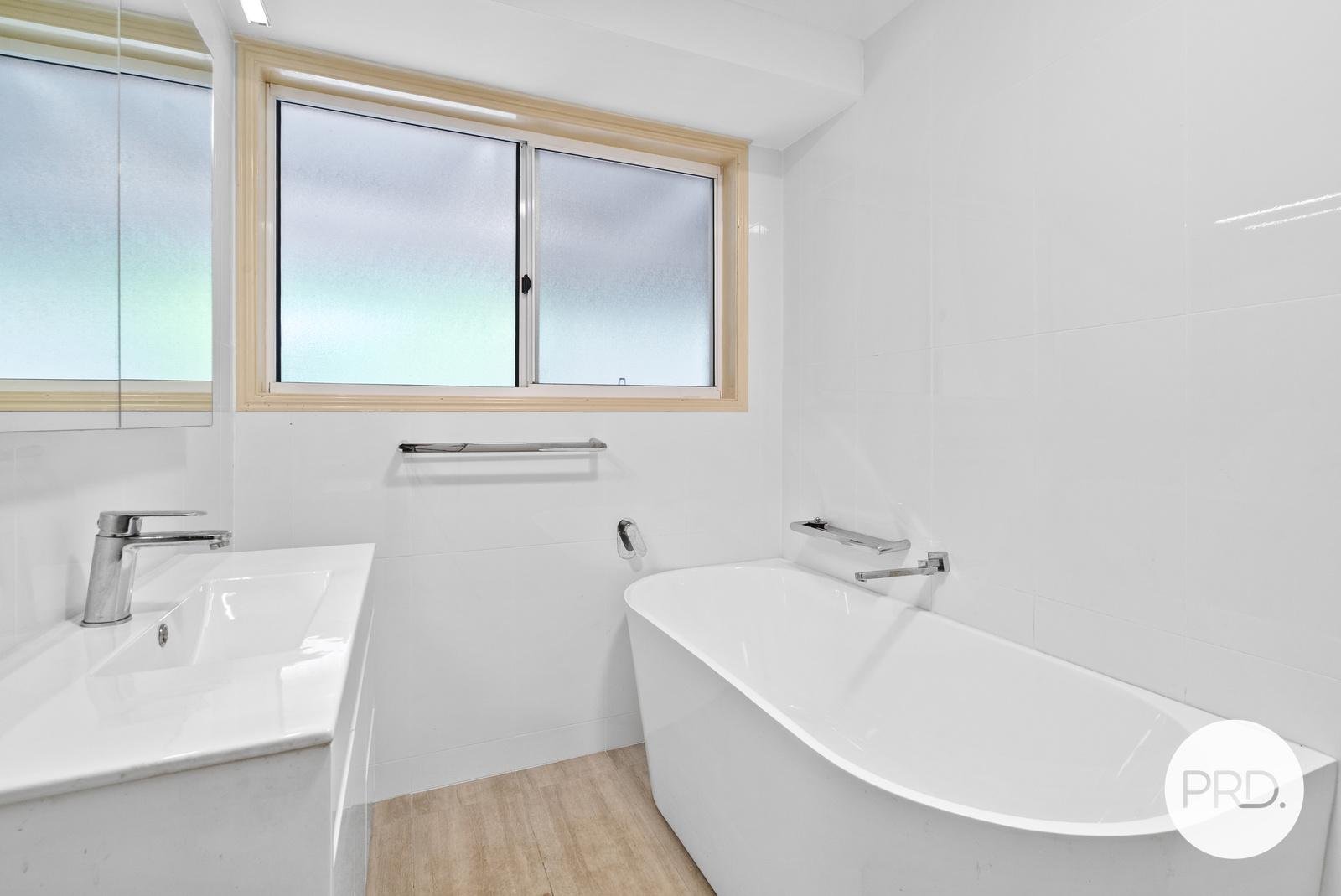 48 Honeymyrtle Drive BANORA POINT 4