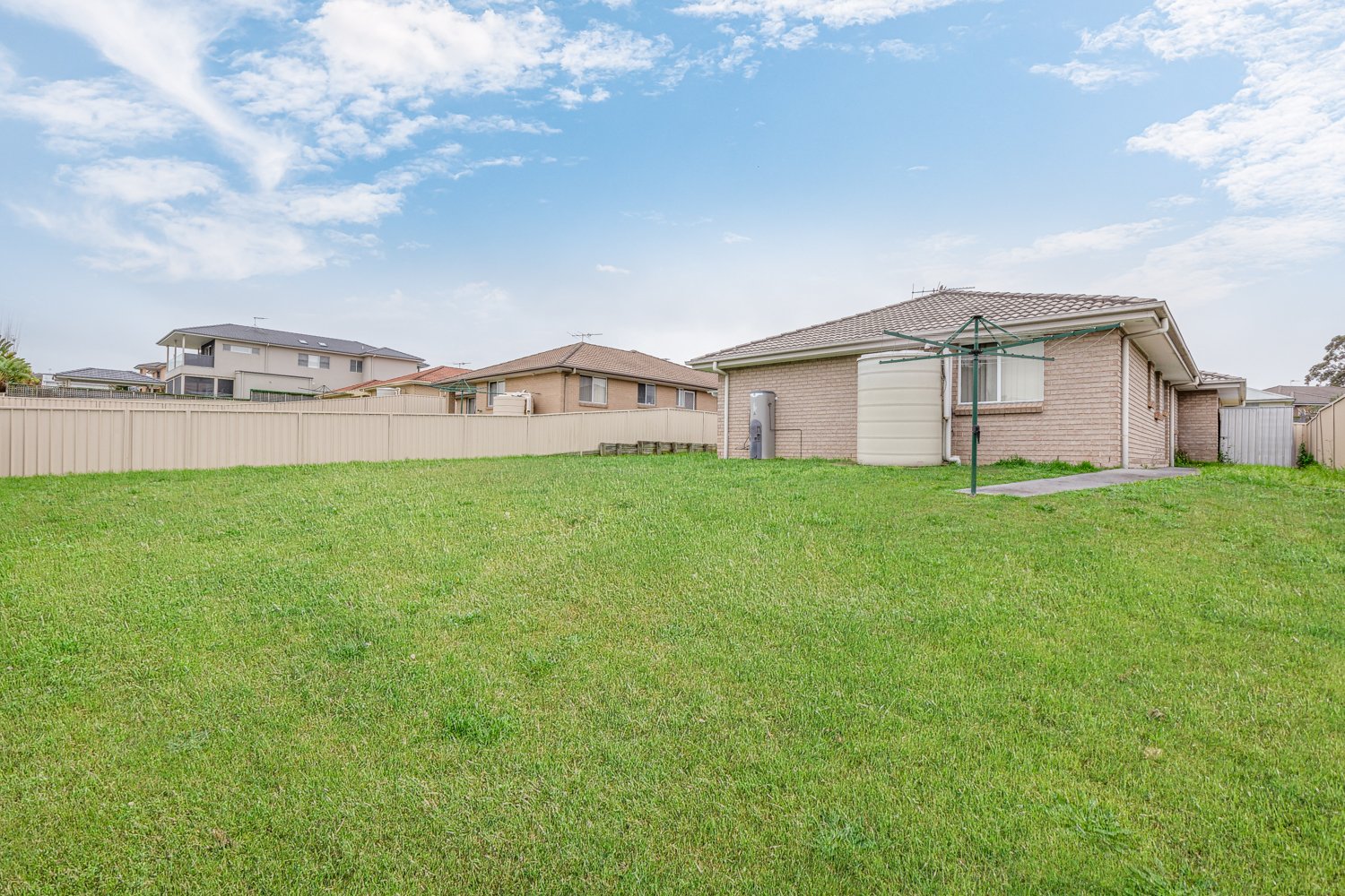 48 Jenna Drive RAWORTH 16