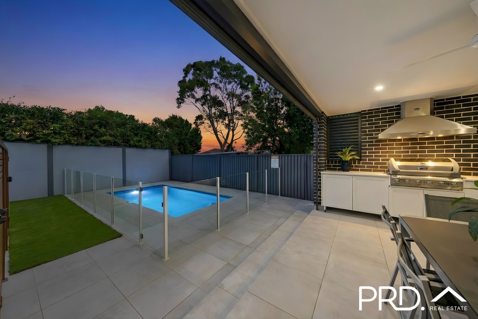48 Kennedy Street PICNIC POINT 11