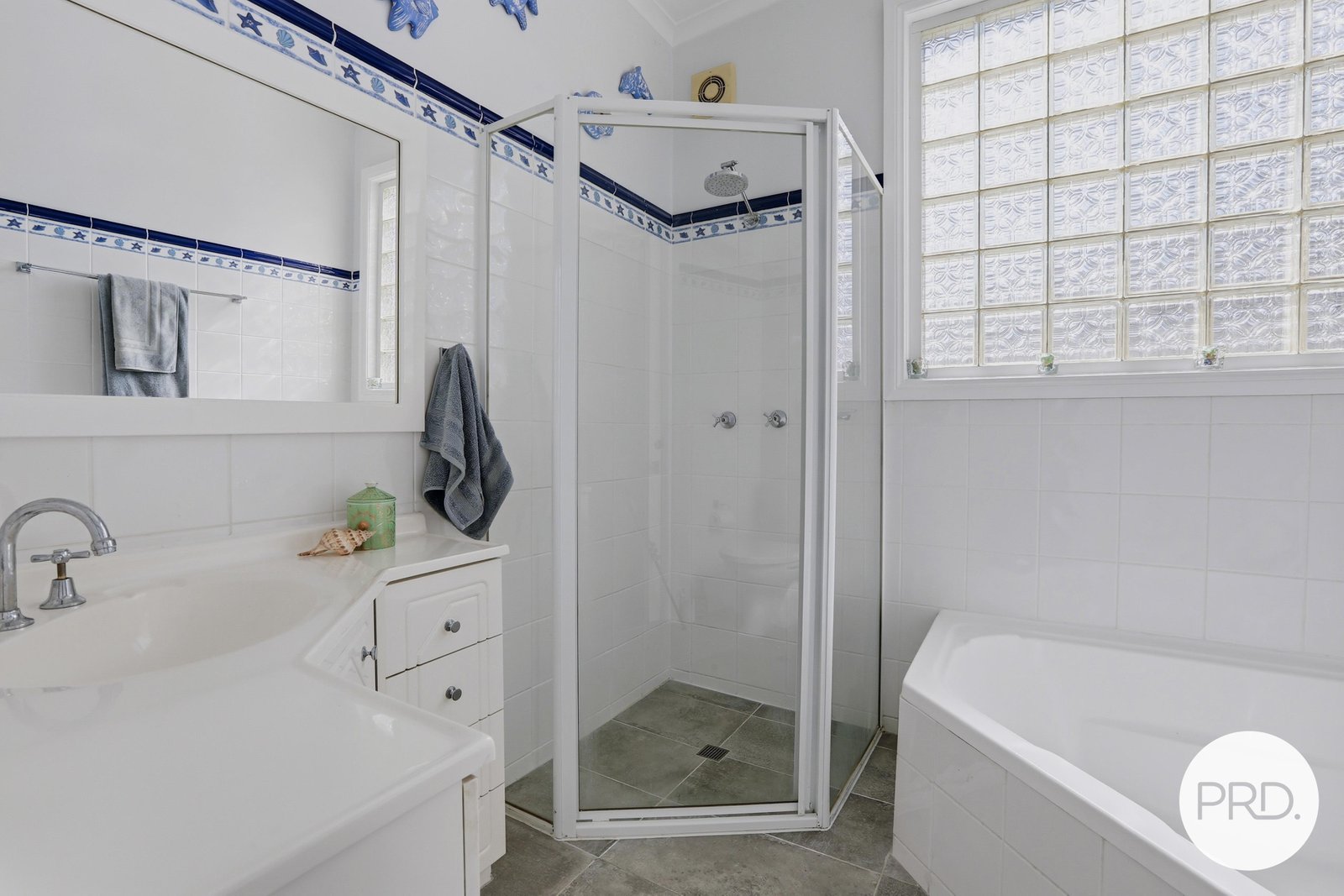 48 Lakelands Drive DAPTO 8