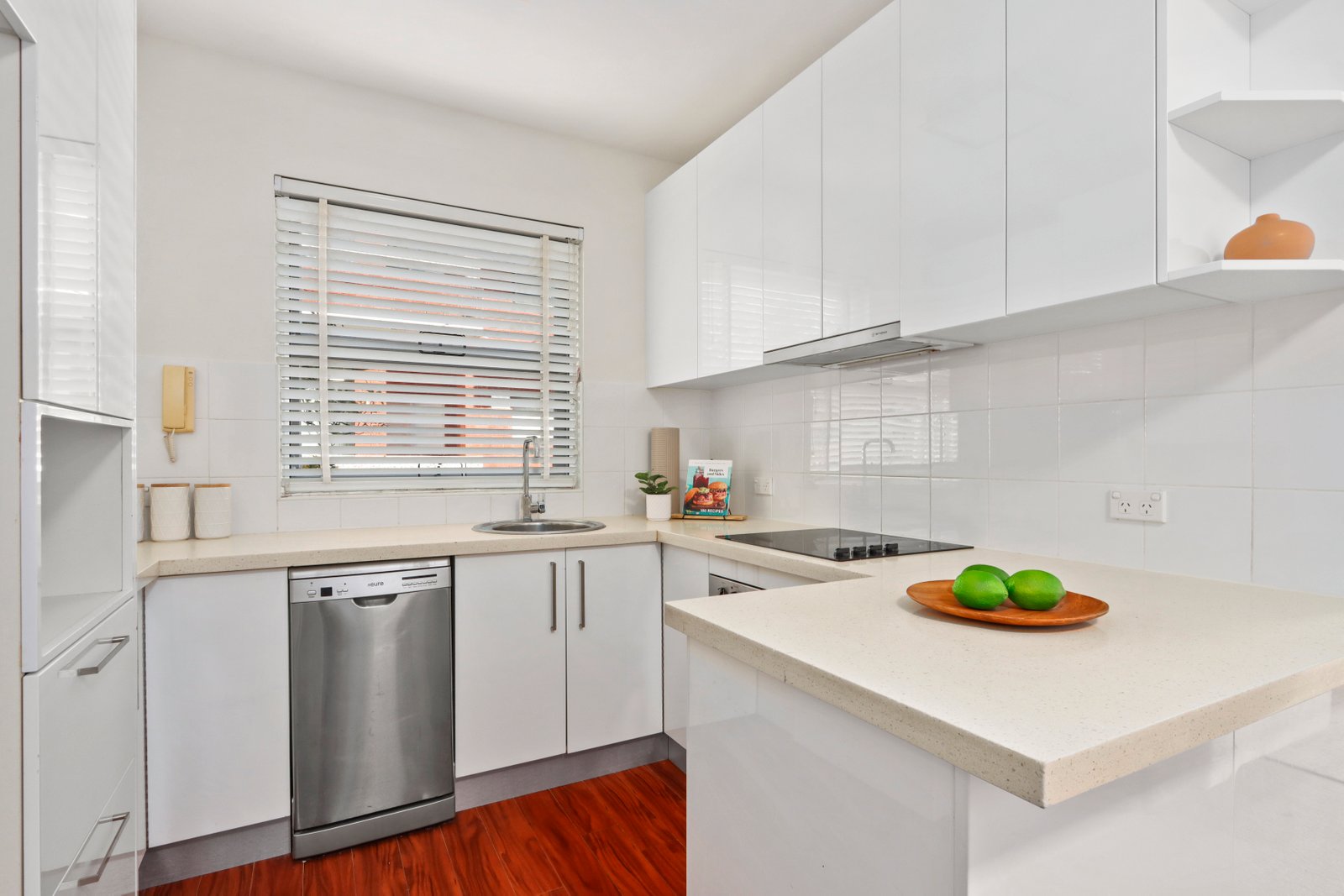 4/8 Letitia Street OATLEY 3