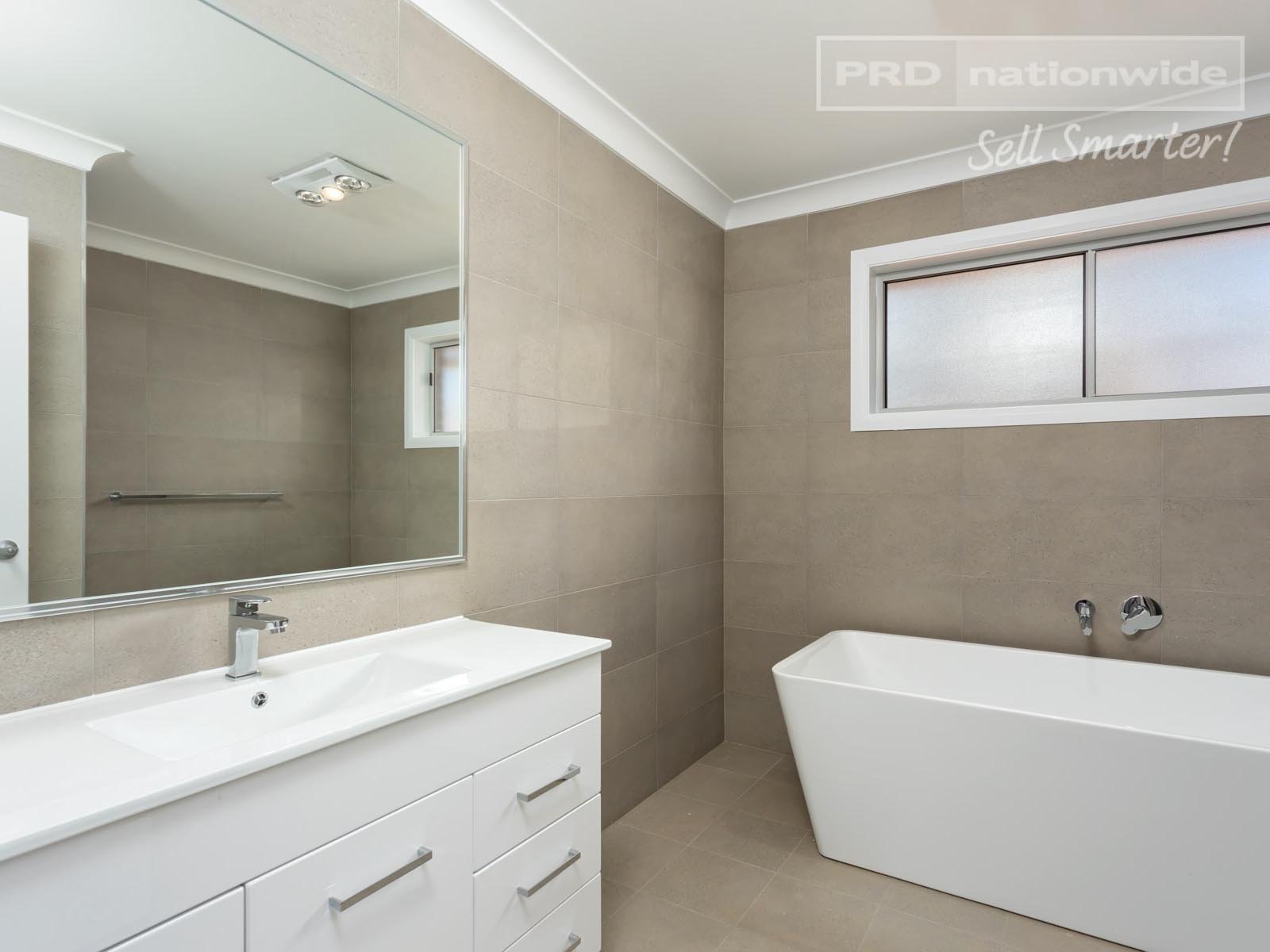 48 Lingiari Drive LLOYD 6