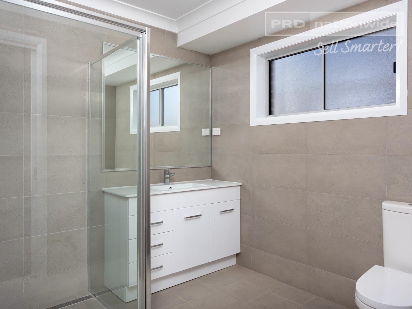 48 Lingiari Drive LLOYD 8