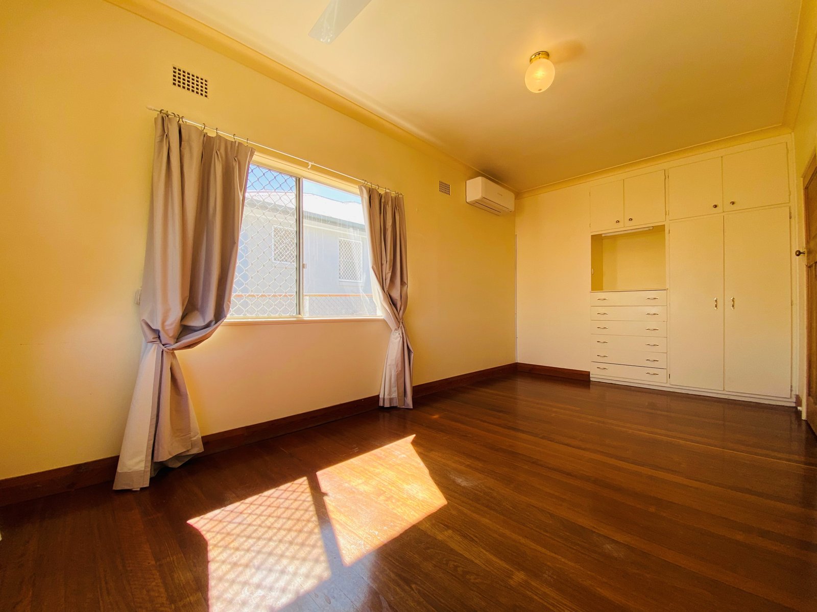 48 Mathews Street TAMWORTH 3