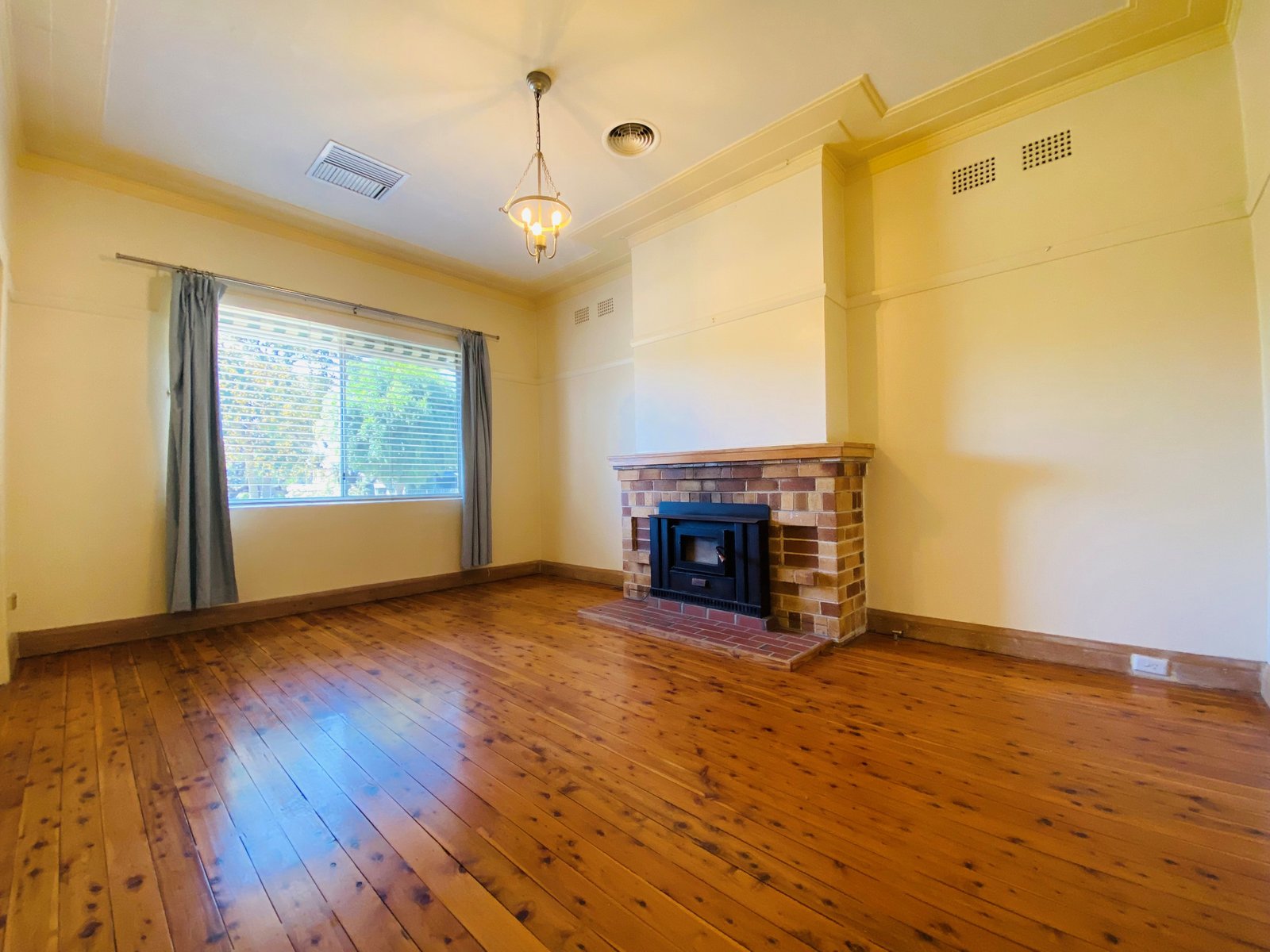 48 Mathews Street TAMWORTH 5