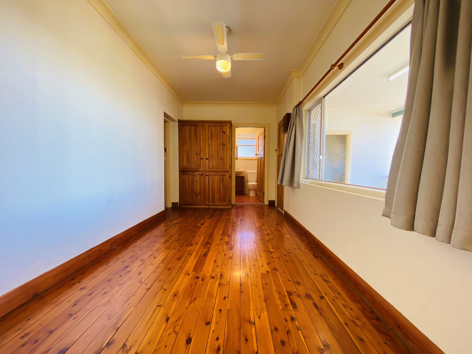 48 Mathews Street TAMWORTH 9