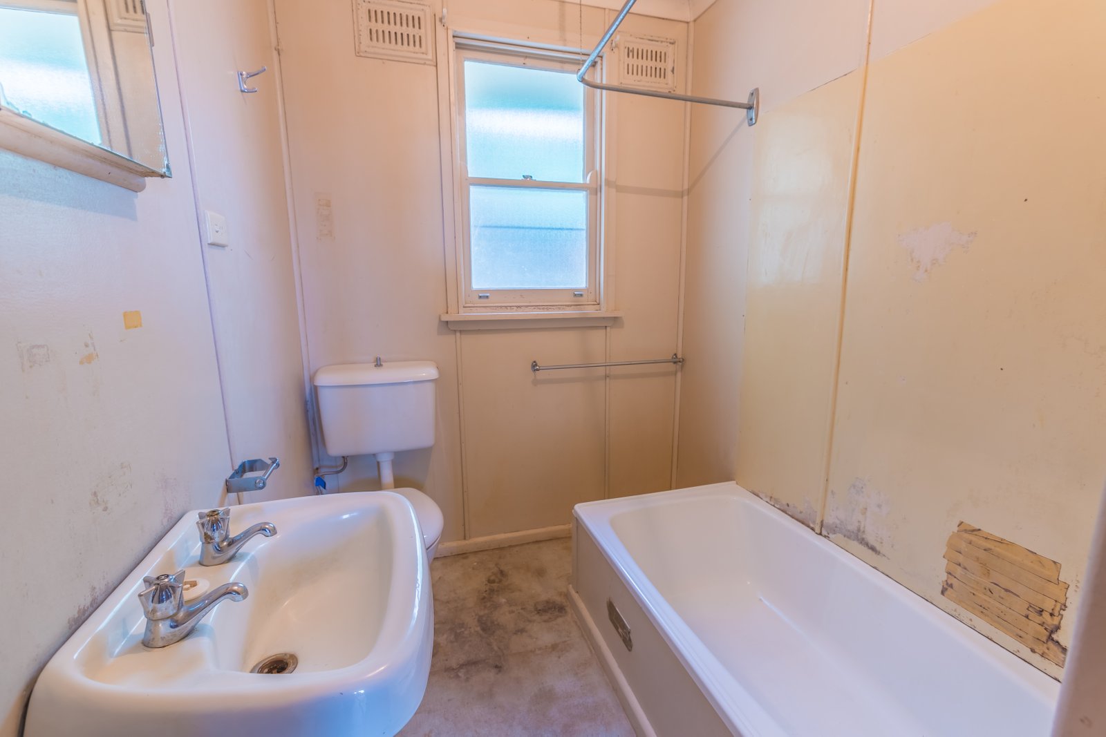 48 Mountview Crescent TAMWORTH 11