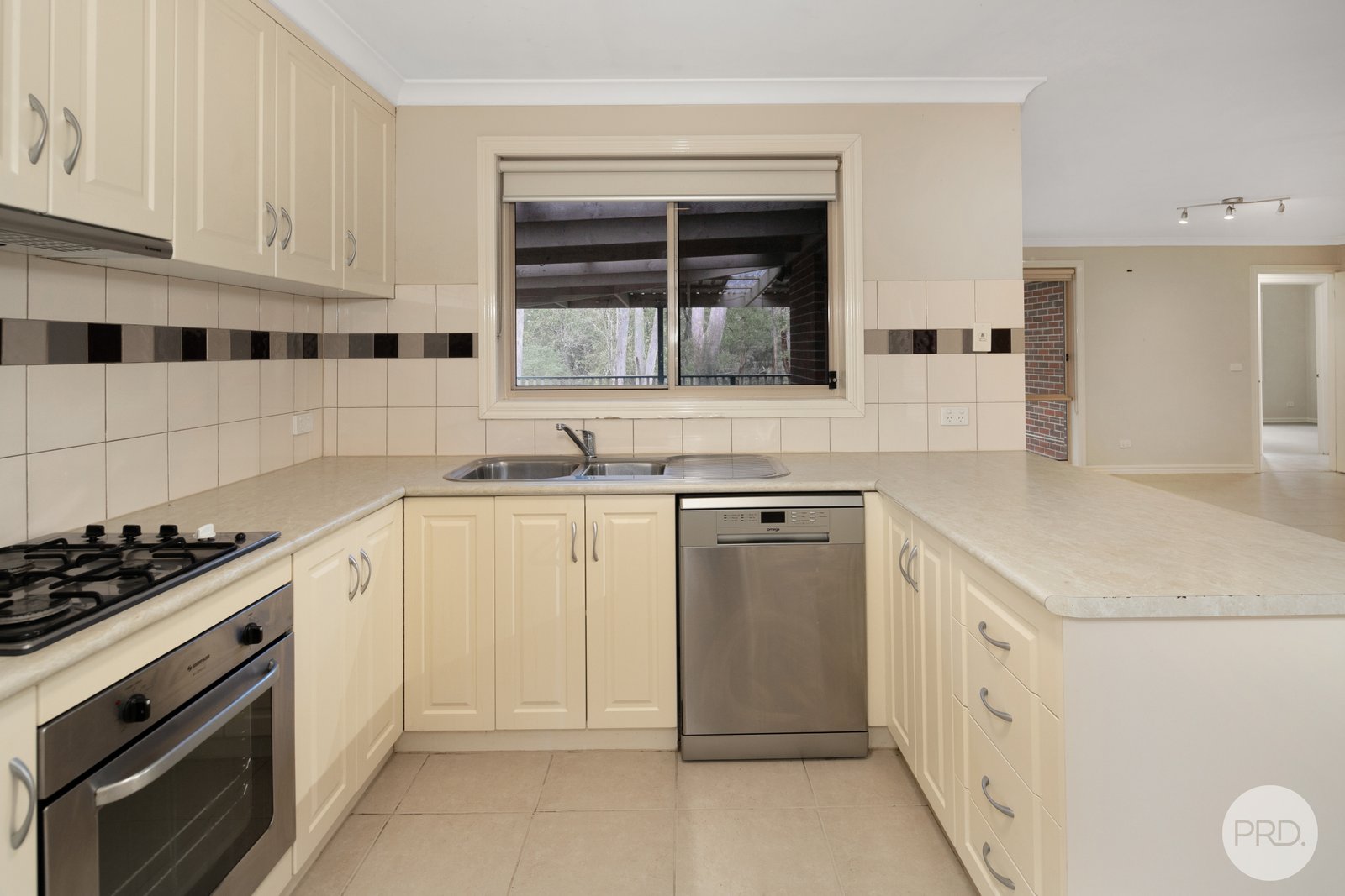 48 Oakbank Drive MOUNT HELEN 3