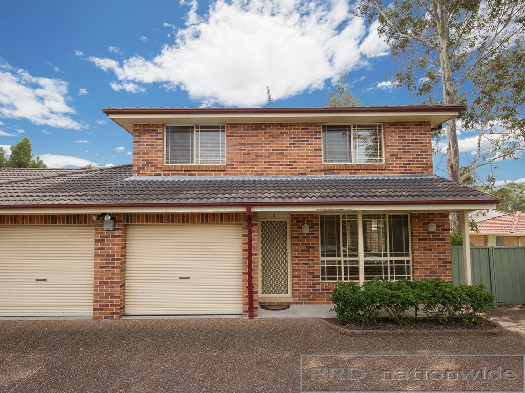 4/8 Proserpine Close ASHTONFIELD 1