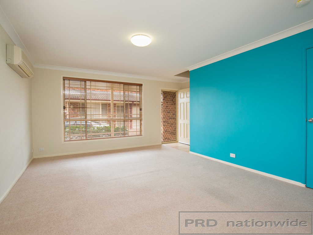 4/8 Proserpine Close ASHTONFIELD 2